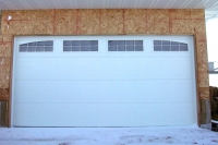 Haas-Sectional-Garage-Door-664-White-6-Pane-Single-Arch-Window